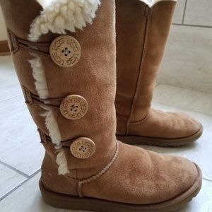 UGG BAILEY BUTTON TRIPLET II BOOT